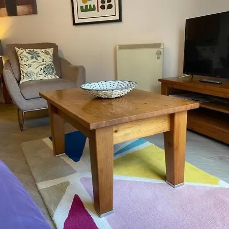 Centrally Located Light Warm & Welcoming *