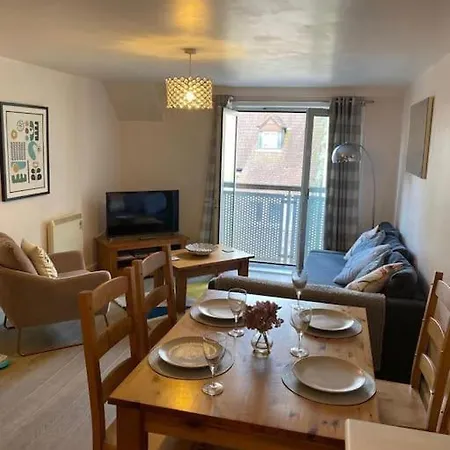Apartment Centrally Located Light Warm & Welcoming Bristol