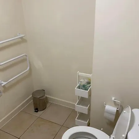 Centrally Located Light Warm & Welcoming Apartman Bristol