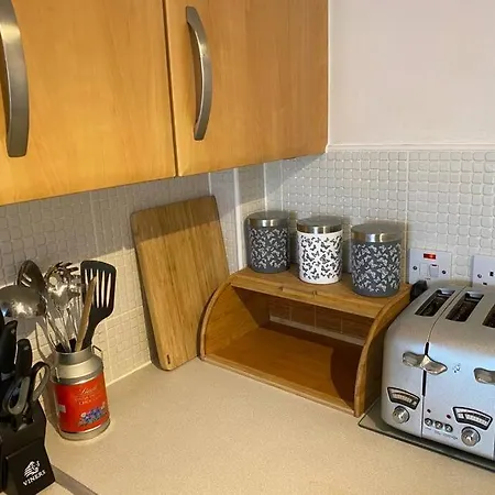 Centrally Located Light Warm & Welcoming * Bristol