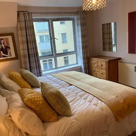Apartment Centrally Located Light Warm & Welcoming *