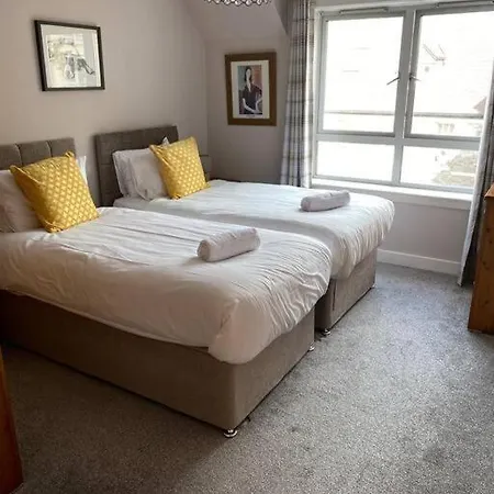 Centrally Located Light Warm & Welcoming * Bristol