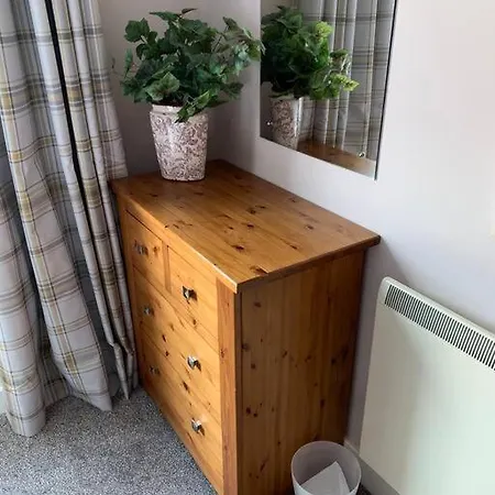 Centrally Located Light Warm & Welcoming Apartment