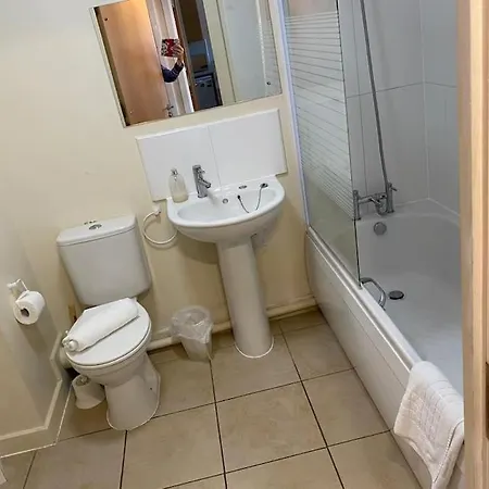 Centrally Located Light Warm & Welcoming Apartment