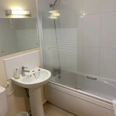 דירה Centrally Located Light Warm & Welcoming *